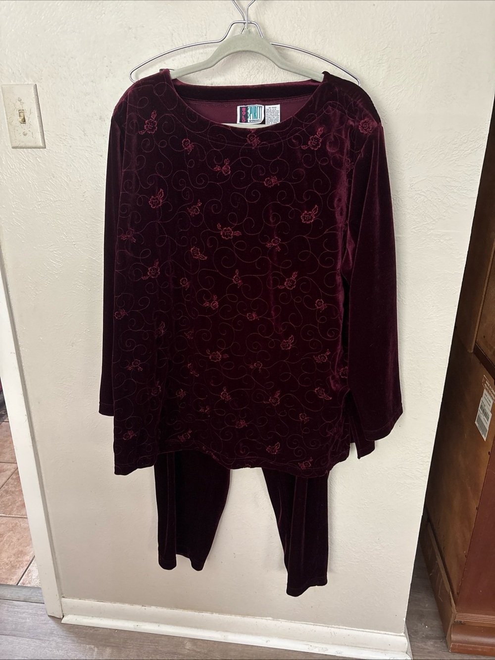 Vintage Women's Velvet Embroidered Pant Set - Burgundy 2XL